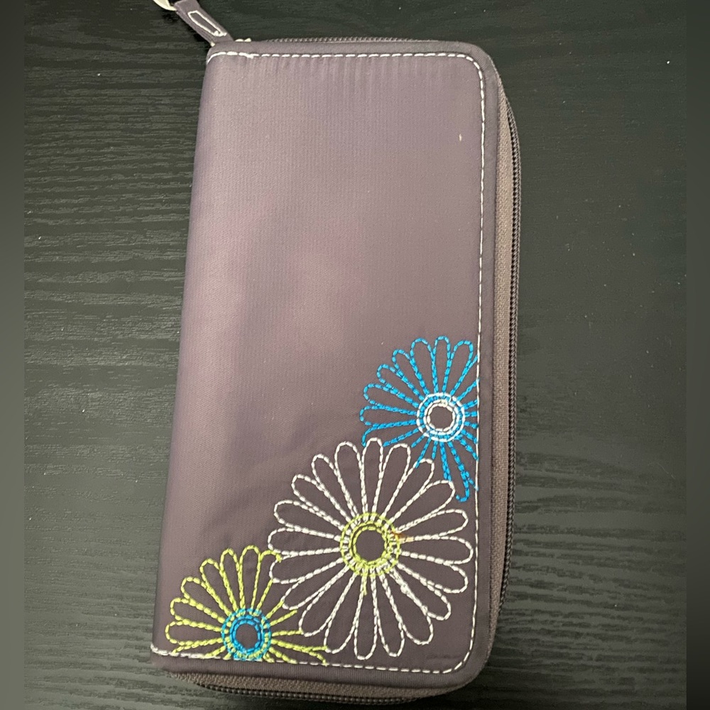 Travelon - RFID blocking travel wallet